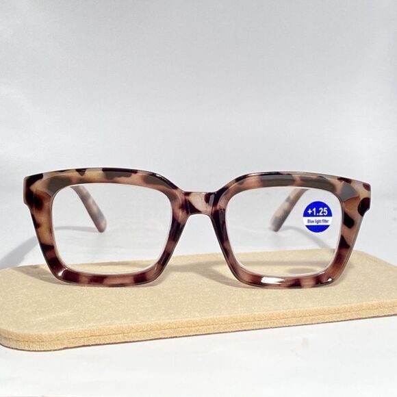 0762 Claudia Reading Glasses 1.25 Oversize Readers Light Tortoise Square NWT - Picture 1 of 8